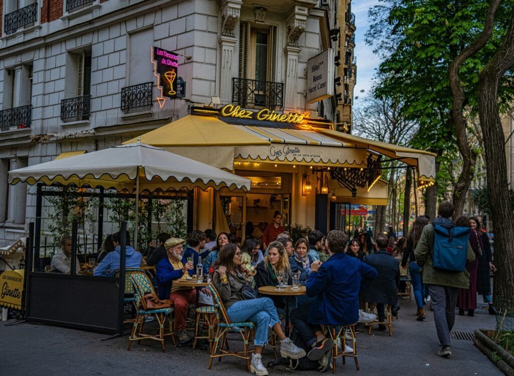 mana5280-dA27K7-GCiw-unsplash Coffee-shop- Montmartre