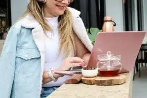 The Best Expat Facebook Groups & Forums for Moving to France